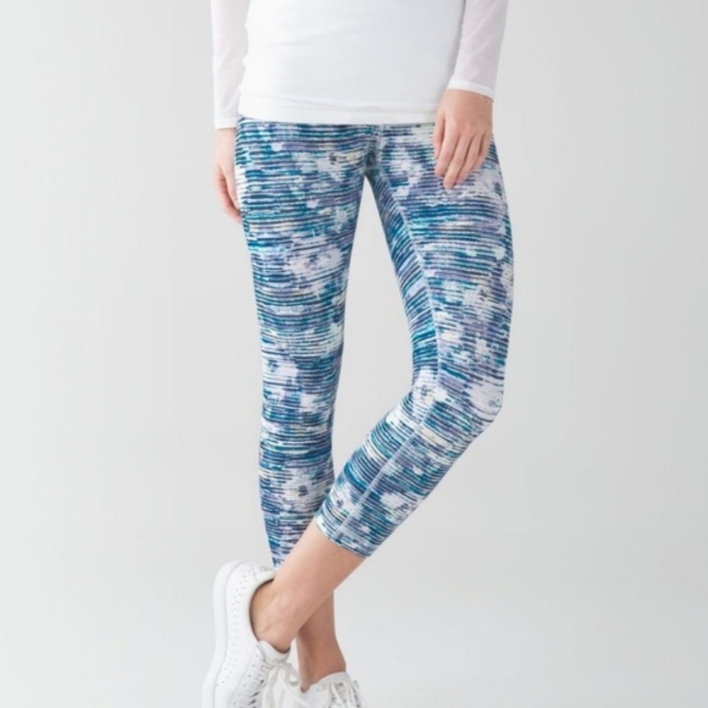 Lululemon Athletica Leggings‎ Wunder Under Crop Blurry Belle  Size 6 Small